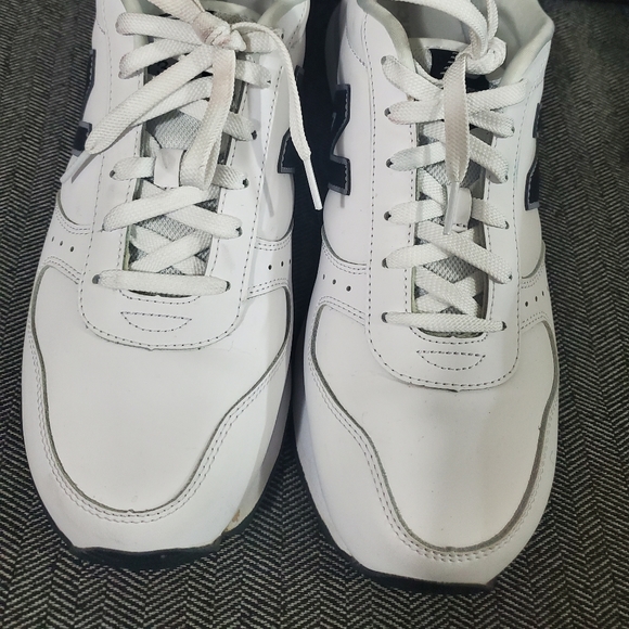 New Balance - Picture 2 of 5